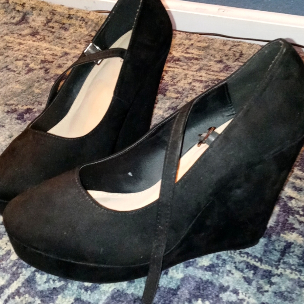 Black torrid wedges